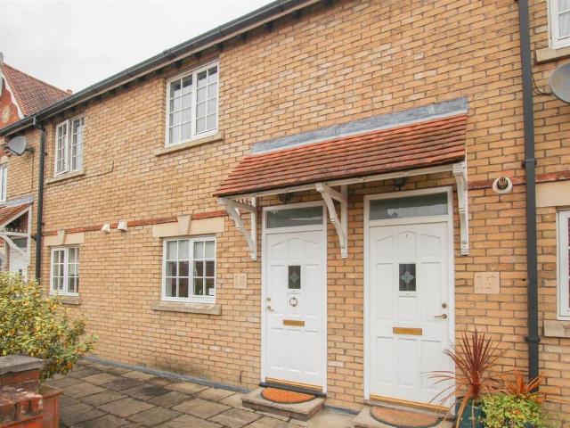 West Road, Saffron Walden CB11 2 bed terraced house to rent £1,500 pcm £346 pw