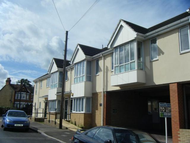 West Road, Westcliff On Sea SS0 2 bed apartment to rent £1,150 pcm £265 pw