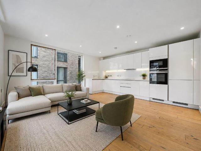 West Row, Ladbroke Grove W10, 3 bed flat to rent, £3,750 pcm | PrimeLocation