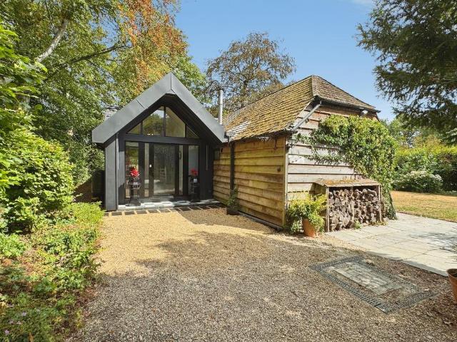 West Stowell, Marlborough, SN8 2 bed barn conversion to rent £2,950 pcm £681 pw