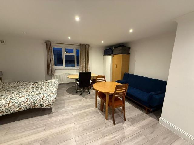 West Street, Brighton BN1 Studio to rent £1,350 pcm £312 pw