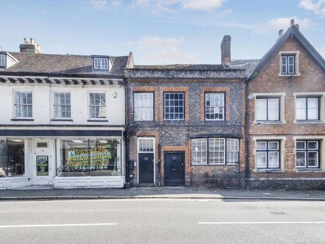 West Street, Buckinghamshire MK18 2 bed flat to rent £1,000 pcm £231 pw