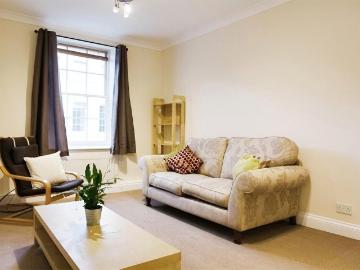 West Street, Buckinghamshire MK18 2 bed flat to rent £1,000 pcm £231 pw