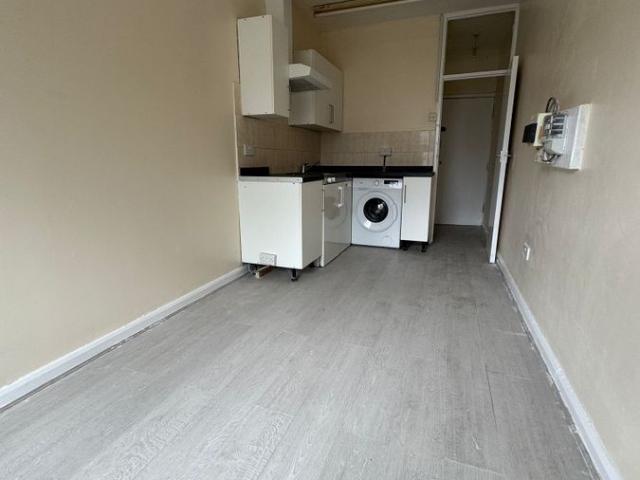 West Street, Erith DA8, Studio to rent, £1,050 pcm | PrimeLocation