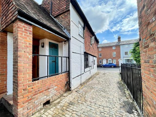 West Street, Farnham 1 bed maisonette to rent £1,200 pcm £277 pw
