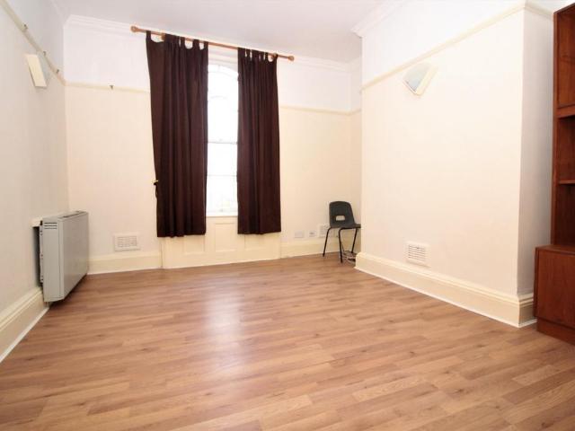 West Street, Gravesend DA11 1 bed flat to rent £1,000 pcm £231 pw
