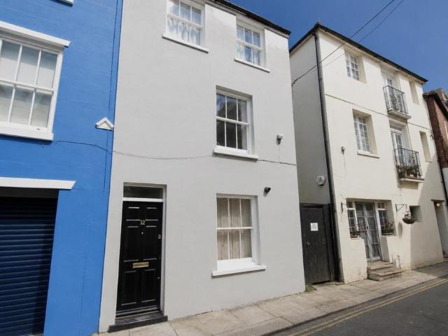 West Street, Hastings TN34 2 bed house to rent £1,150 pcm £265 pw