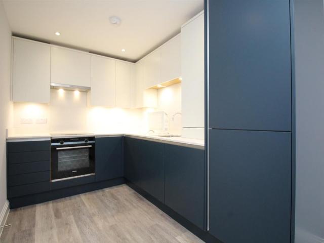 West Street, Maidenhead, Berkshire SL6, 1 bed flat to rent, £1,375 pcm | PrimeLocation