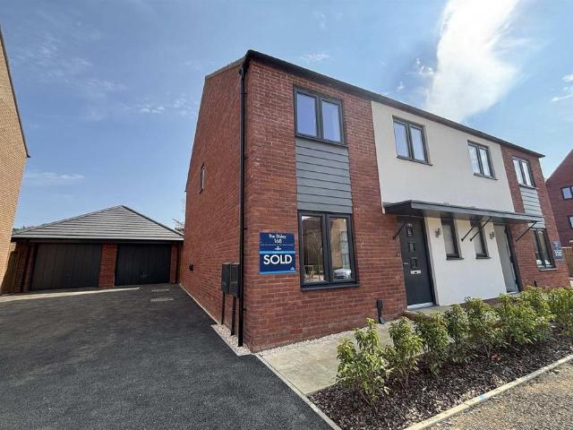 West Street, NN5 3 bed semi detached house to rent £1,525 pcm £352 pw
