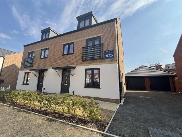 West Street, NN5 3 bed semi detached house to rent £1,625 pcm £375 pw