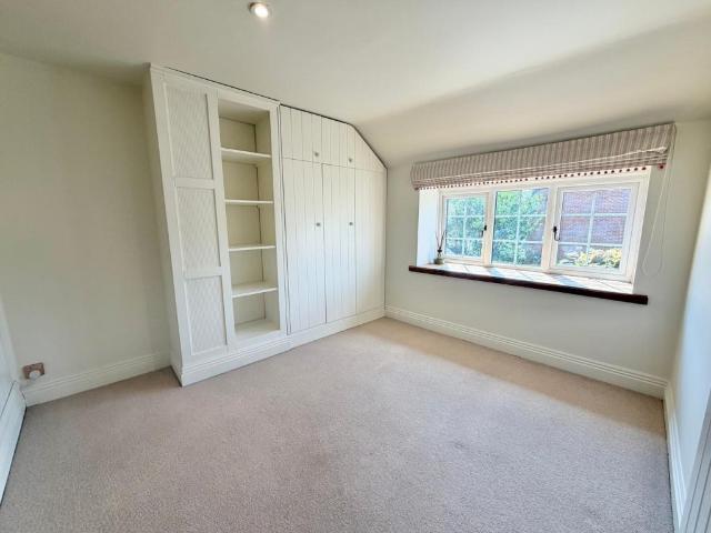 West Street, Olney, MK46 2 bed cottage to rent £1,995 pcm £460 pw