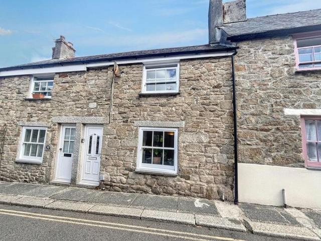 West Street, Penryn, TR10 1 bed terraced house to rent £800 pcm £185 pw