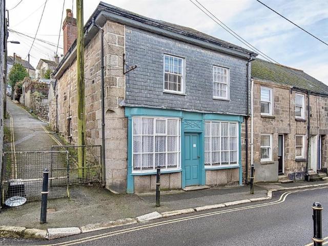 West Street, Penryn TR10 3 bed cottage to rent £1,500 pcm £346 pw