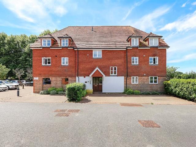 West Street, Reigate, Surrey RH2, 1 bed flat to rent, £1,350 pcm | PrimeLocation