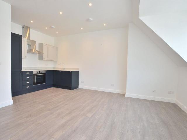 West Street, Reigate, Surrey RH2, 1 bed flat to rent, £1,325 pcm | PrimeLocation