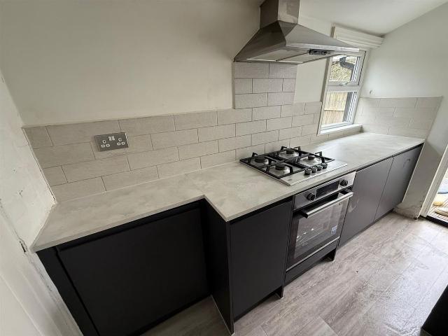 West Street, Rochford SS4, 2 bed end terrace house to rent, £1,600 pcm | PrimeLocation