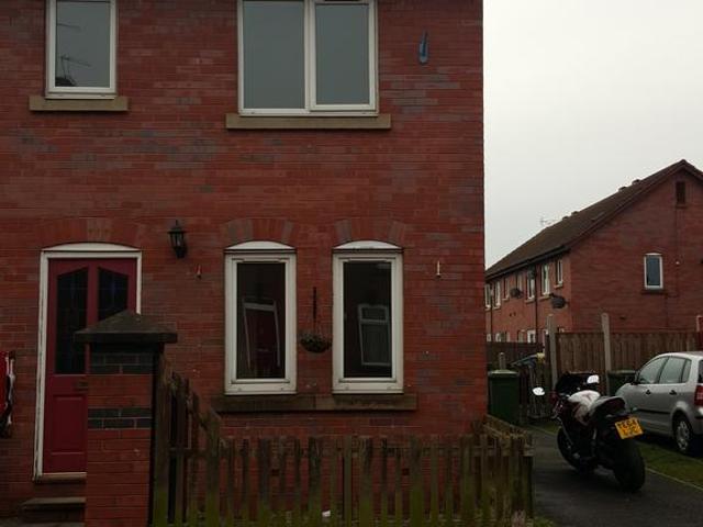 West Street, South Kirkby, Pontefract. 2 bed semi detached house to rent £750 pcm £173 pw