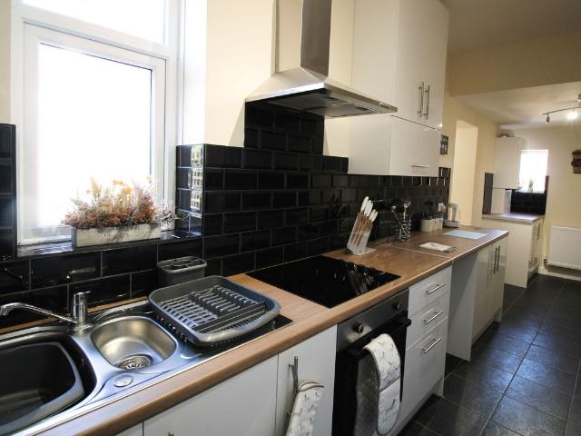 West Street, South Kirkby, Pontefract WF9, 6 bed shared accommodation to rent, £585 pcm | PrimeLocation