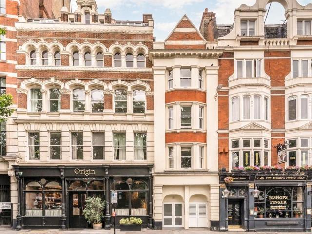 West Smithfield, London EC1A 1 bed flat to rent £2,250 pcm £519 pw
