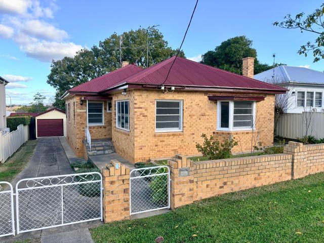 WEST TAMWORTH Freshly Painted 3 Bedroom Home