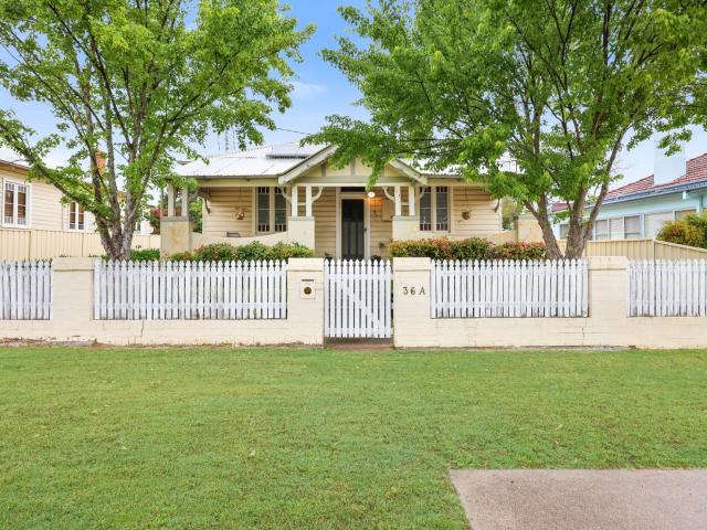 WEST TAMWORTH LOVELY FAMILY HOME