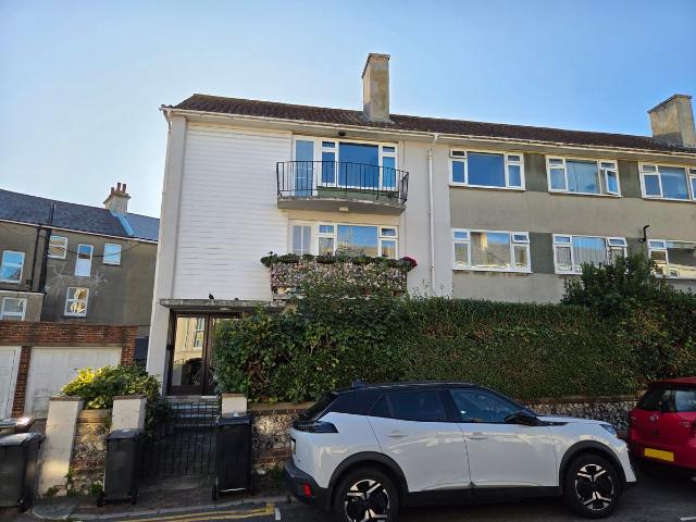 West Terrace, Eastbourne BN21, 2 bed flat to rent, £1,175 pcm | PrimeLocation