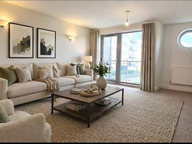 West Thamesmead, London, SE28 2 bed flat to rent £1,700 pcm £392 pw