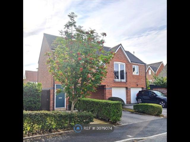West Timperley, Altrincham WA14, 2 bed flat to rent, £1,450 pcm | PrimeLocation