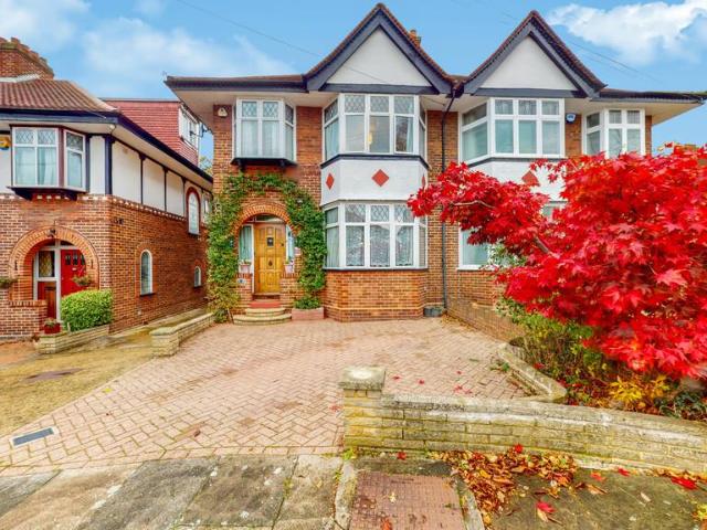 West Towers, Pinner HA5 3 bed semi detached house to rent £2,700 pcm £623 pw