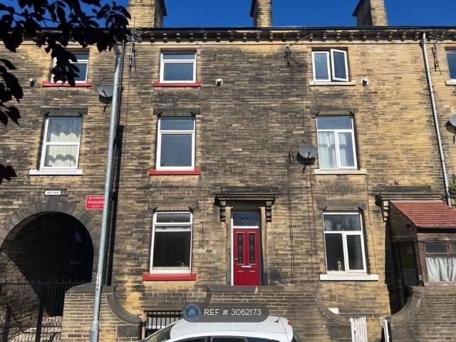 West View, Sowerby Bridge HX6, 2 bed terraced house to rent, £900 pcm | PrimeLocation