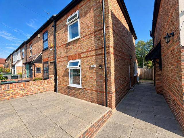West View Road Crockenhill BR8 2 bed end of terrace house to rent £1,750 pcm £404 pw