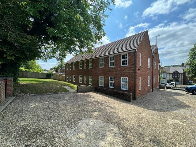 West Wycombe, High Wycombe 1 bed flat to rent £1,300 pcm £300 pw