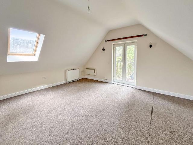 West Wycombe Road, High Wycombe. 1 bed apartment to rent £850 pcm £196 pw