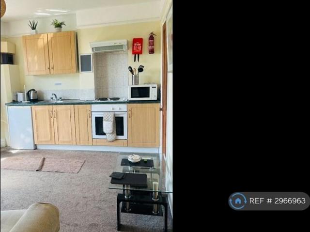 West Wycombe Road, High Wycombe, HP12 1 bed flat to rent £1,100 pcm £254 pw