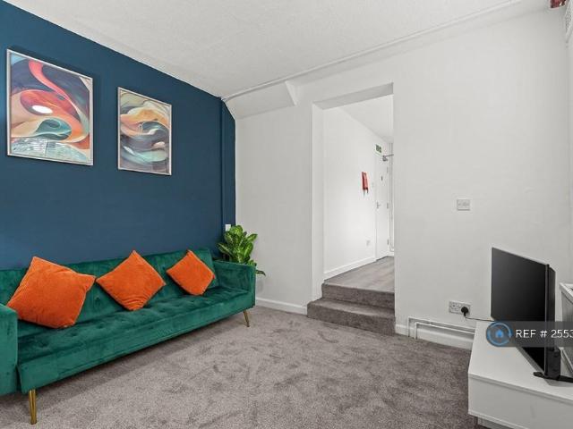 West Wycombe Road, High Wycombe, HP12 1 bed flat to rent £1,200 pcm £277 pw