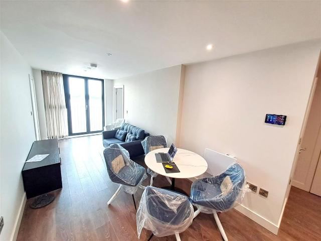 West Waterloo Place, 3 Triskelion Way, Liverpool L3, 2 bed flat to rent, £1,250 pcm | PrimeLocation