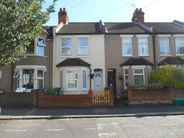 WEST WATFORD WD18 2 bed terraced house to rent £1,850 pcm £427 pw