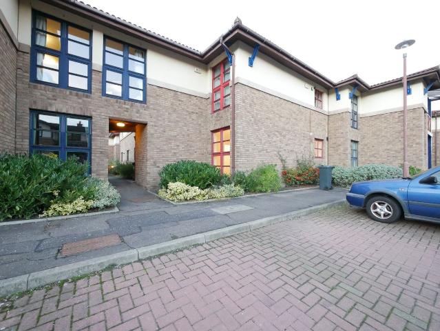West Werberside, Edinburgh EH4, 2 bed flat to rent, £1,350 pcm | PrimeLocation