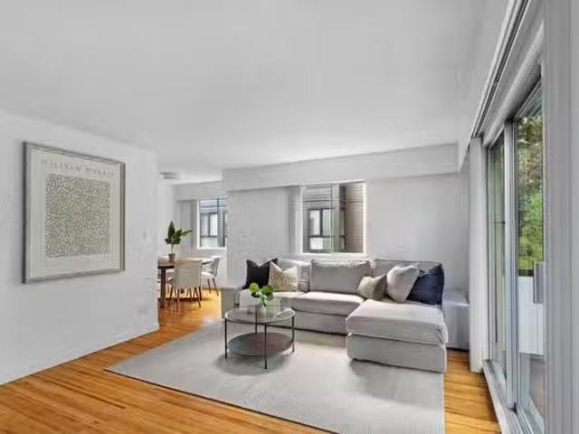 West 8th Avenue