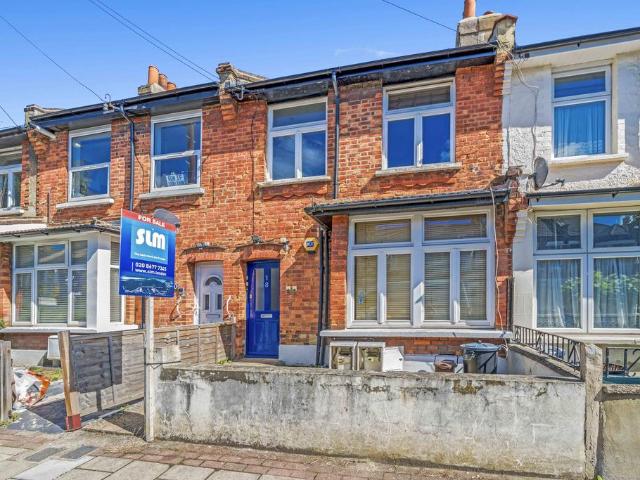 Westcote Road, London SW16 3 bed apartment to rent £2,500 pcm £577 pw