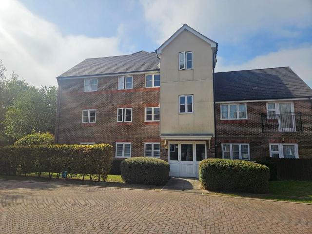 Westcote Road, Victory House Westcote Road KT19, 2 bed flat to rent, £1,750 pcm | PrimeLocation