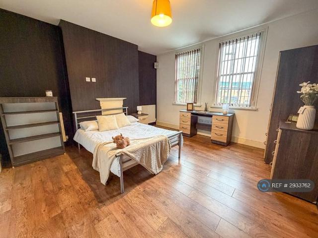 Westcotes Drive, Leicester, LE3 4 bed flat to rent £2,167 pcm £500 pw