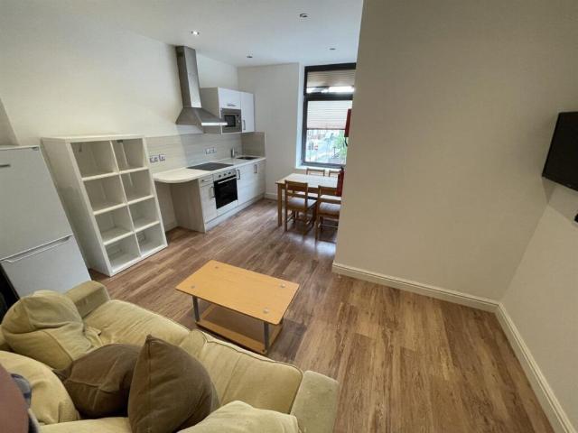 Westcotes Drive, Leicester LE3, 2 bed flat to rent, £1,600 pcm | PrimeLocation