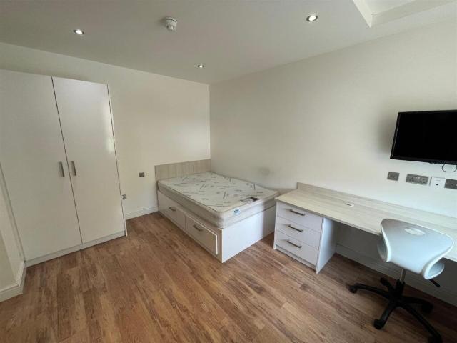 Westcotes Drive, Leicester LE3, Studio to rent, £870 pcm | PrimeLocation