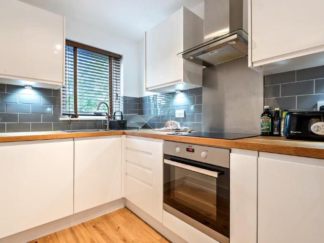 Westcott Road, Kennington, London, SE17 2 bed house to rent £2,400 pcm £554 pw