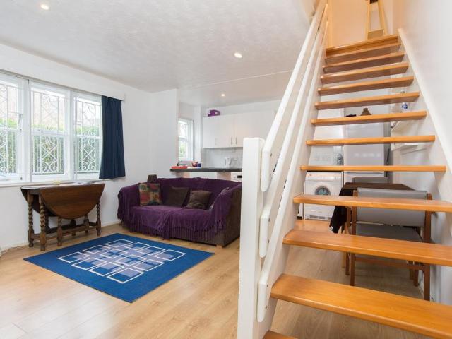 Westcott Road, London, SE17 1 bed semi detached house to rent £1,800 pcm £415 pw