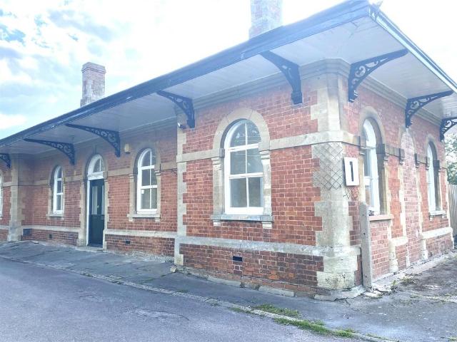 Westcombe Trading Estate, Station. 3 bed detached house to rent £995 pcm £230 pw