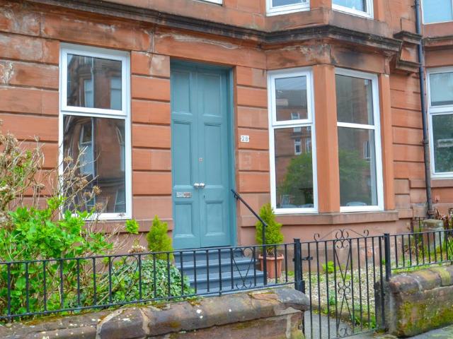 Westclyffe Street, Shawmoss, Glasgow, G41 2EE, United Kingdom | 2 bed apartment for rent #122910700 | Rentberry