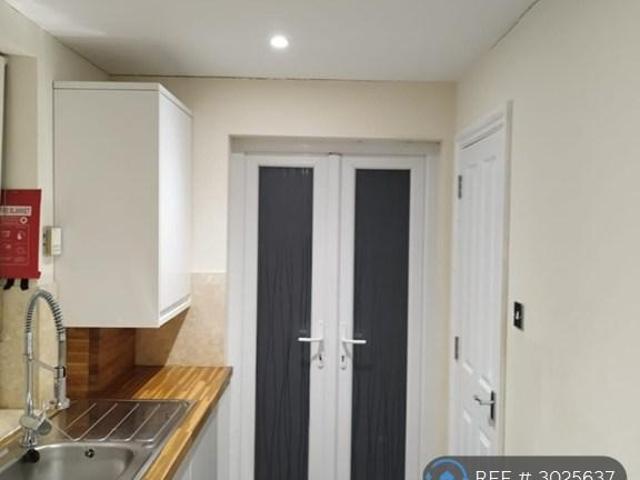 Westcliff On Sea, Prittlewell, SS0 2 bed flat to rent £1,320 pcm £305 pw