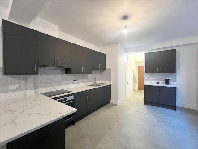 Westcliff on Sea SS0 1 bed apartment to rent £1,100 pcm £254 pw